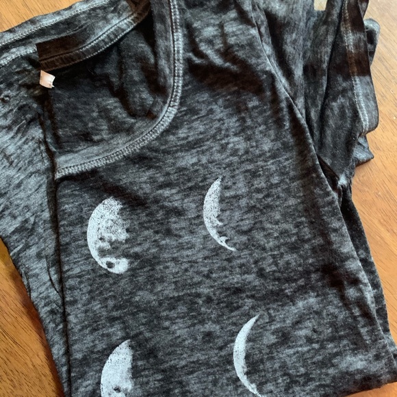 Phases of the moon T-shirt. 🌚✨ - Picture 2 of 2